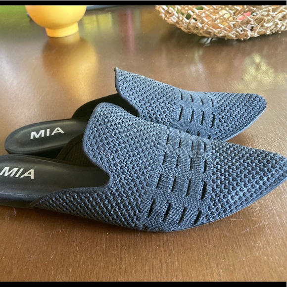 Woven Black Pointy Toe Flats, Slip-on Loafer, Size 6.5 or EU 37 - Picture 2 of 6